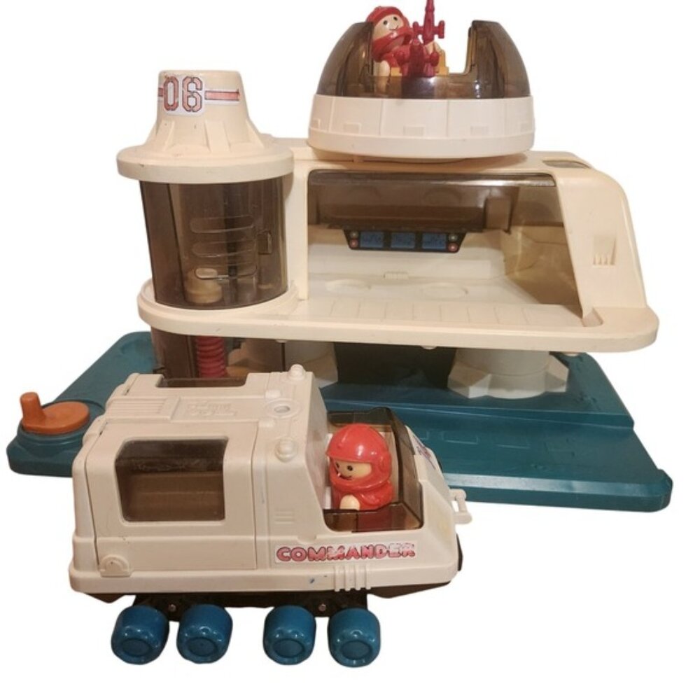 Vintage‎ Playskool Commander Space Station 06 Playset with Vehicle and Figures